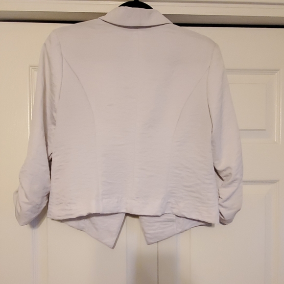CHARLOTTE RUSSE WHITE BLAZER - Picture 4 of 4
